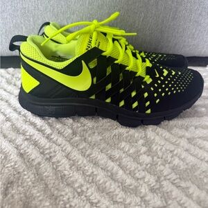 Nike Men's Black and Yellow Athletic Shoes
